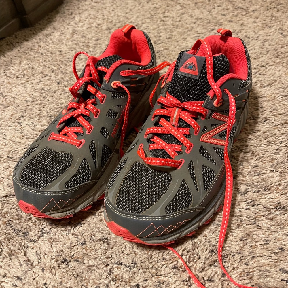 EUC Women’s New Balance Trail Running Shoes Size 9
